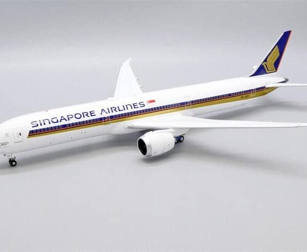 JC Wings Singapore Airlines for Boeing 787-10 DREAMLINER Flap Down 9V-SCM with Stand Limited Edition 1/200 DIECAST Aircraft Pre-Built Model