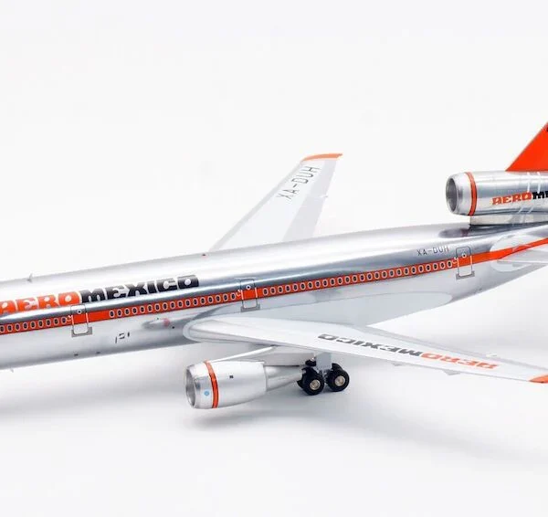 AeroMexico McDonnell Douglas DC-10-30 XA-DUH with stand IF130AM0223P 1:200